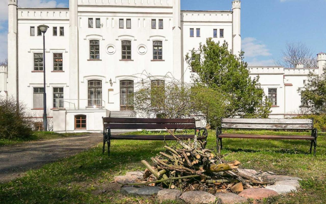 Palac Baloszyce Susz エクステリア 写真