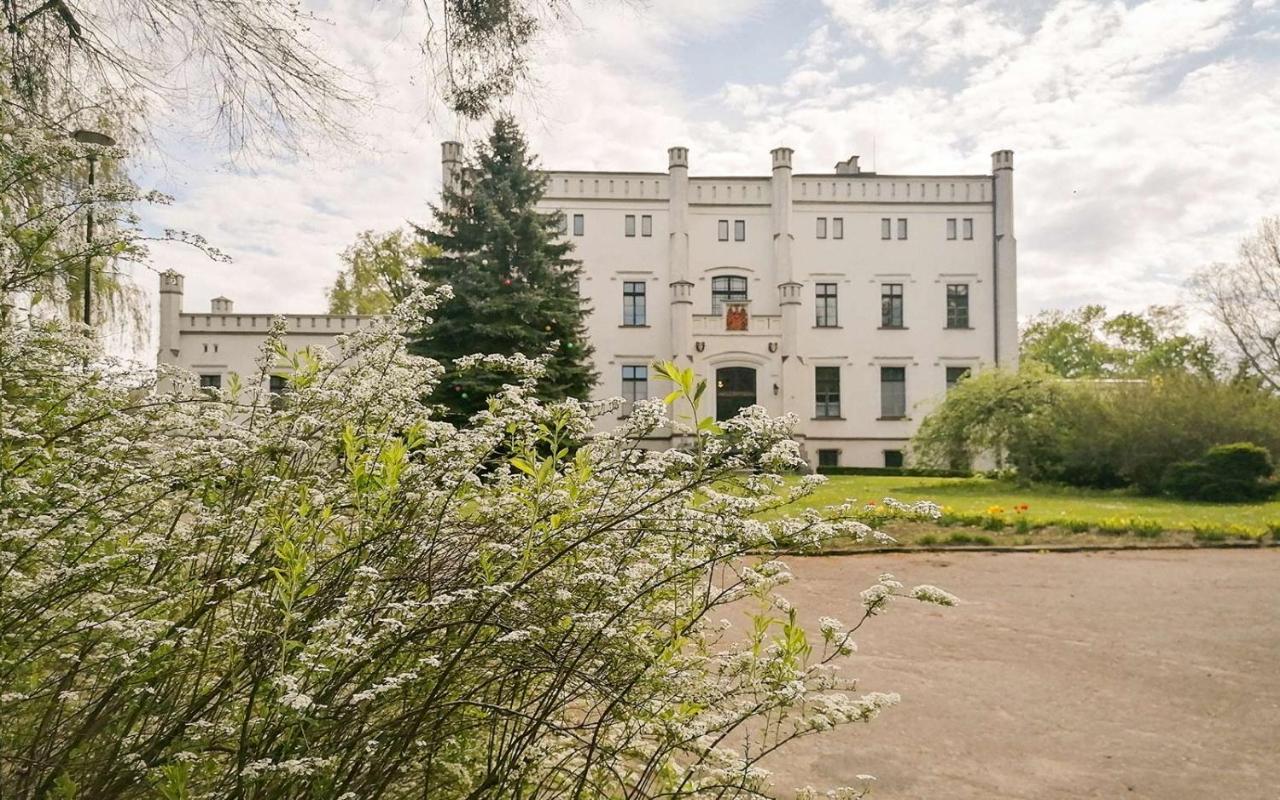 Palac Baloszyce Susz エクステリア 写真