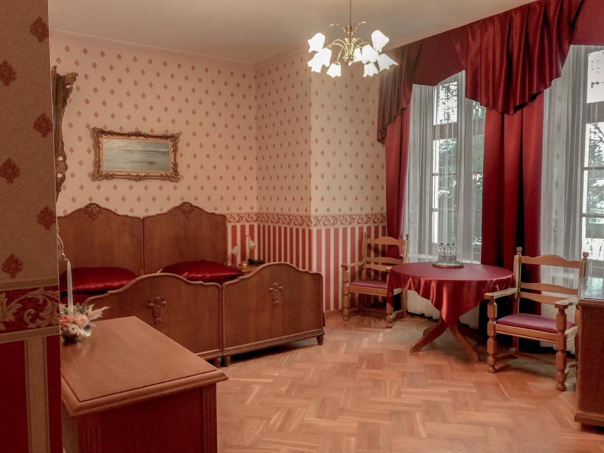 Palac Baloszyce Susz エクステリア 写真